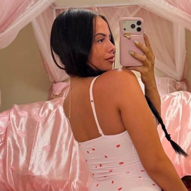 Mia — OnlyFans creator profile